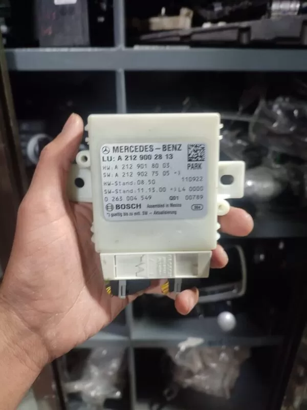 Mercedes-Benz C207 W212 parking sensor control module A2129002813